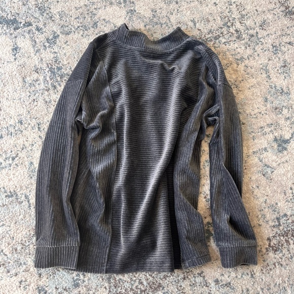 NWT Talbots Gray V-Neck Sweater Soft and Versatile - Picture 4 of 4